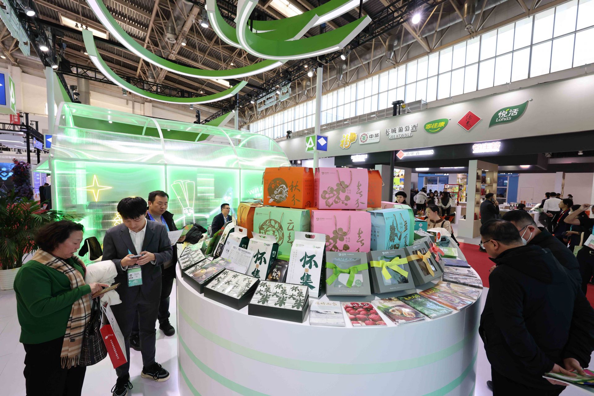 深圳企业在链博会大放异彩 成果丰硕，展览服务彰显卓越实力